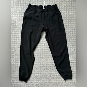 Lululemon on the fly jogger size 8